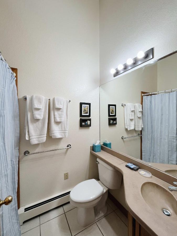 Cozy Cabin Suite Bed And Breakfast Уудланд Парк Екстериор снимка