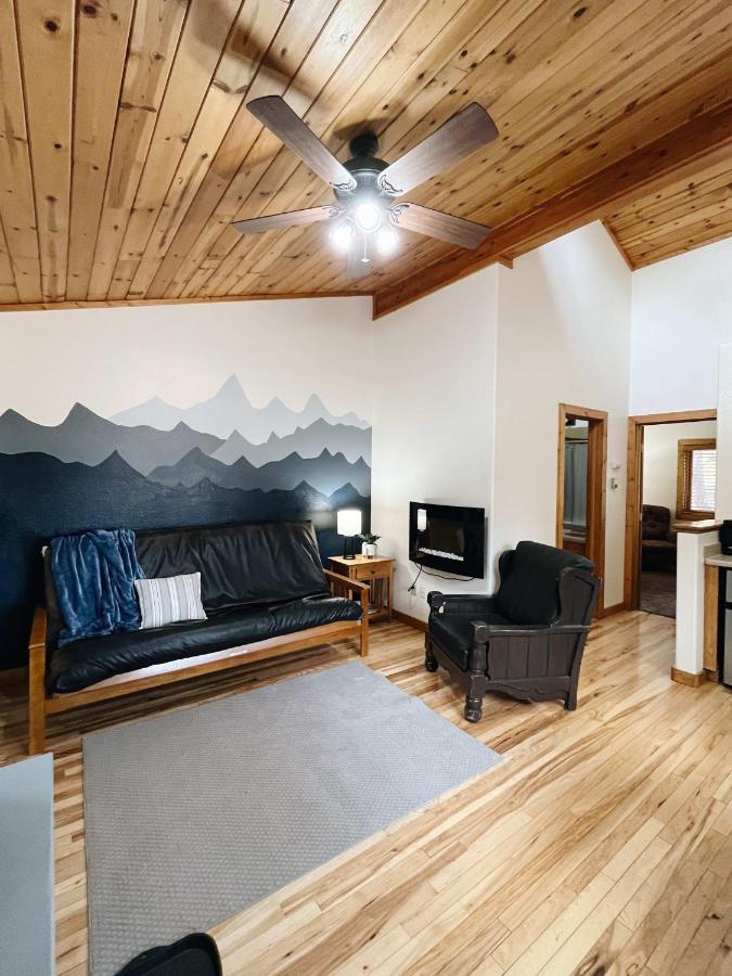 Cozy Cabin Suite Bed And Breakfast Уудланд Парк Екстериор снимка