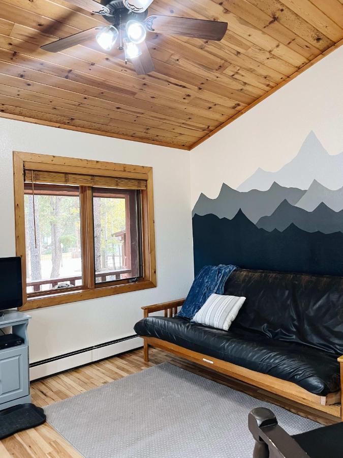 Cozy Cabin Suite Bed And Breakfast Уудланд Парк Екстериор снимка